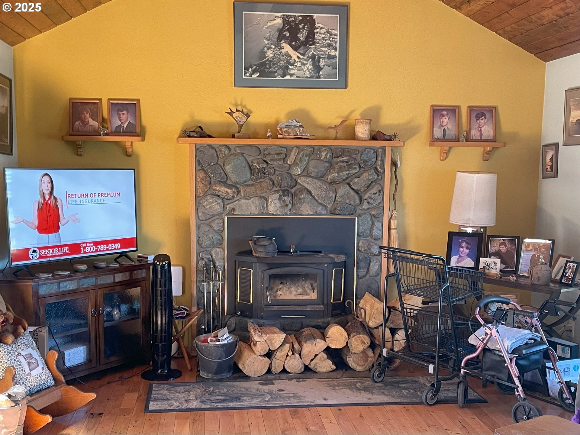82952 Eggleson Lane Enterprise, OR 97828 - Photo 9 of 31 a living room with furniture and a fireplace