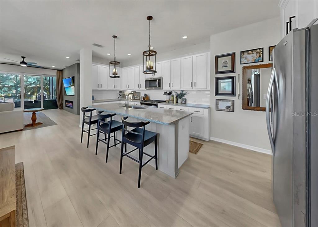 7206 Paradiso Drive Apollo Beach, FL 33572 - Photo 8 of 44 a view of a kitchen and dining room