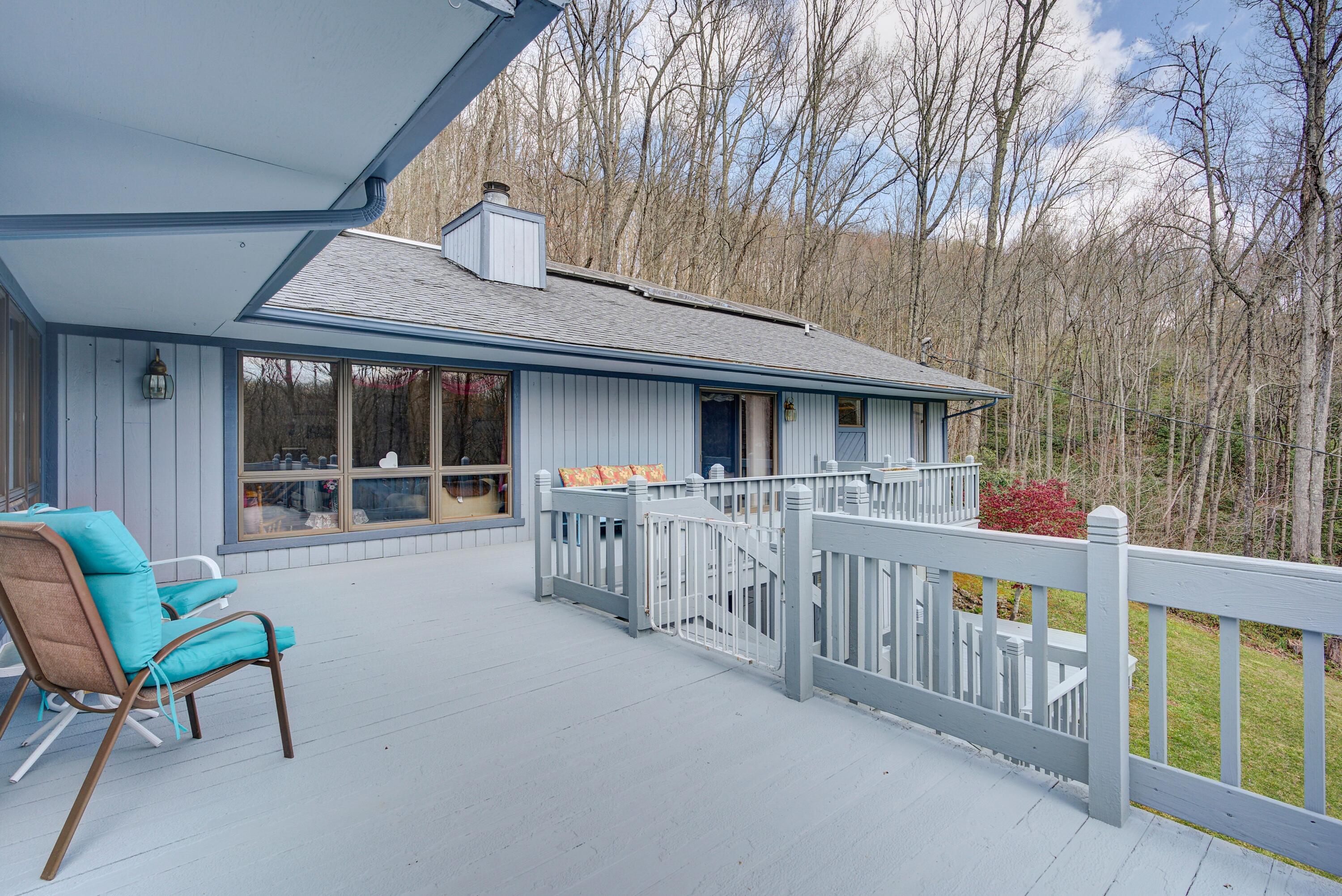 7027 Birchfield Road Wise, VA 24293 - Photo 18 of 61 Deck view 2