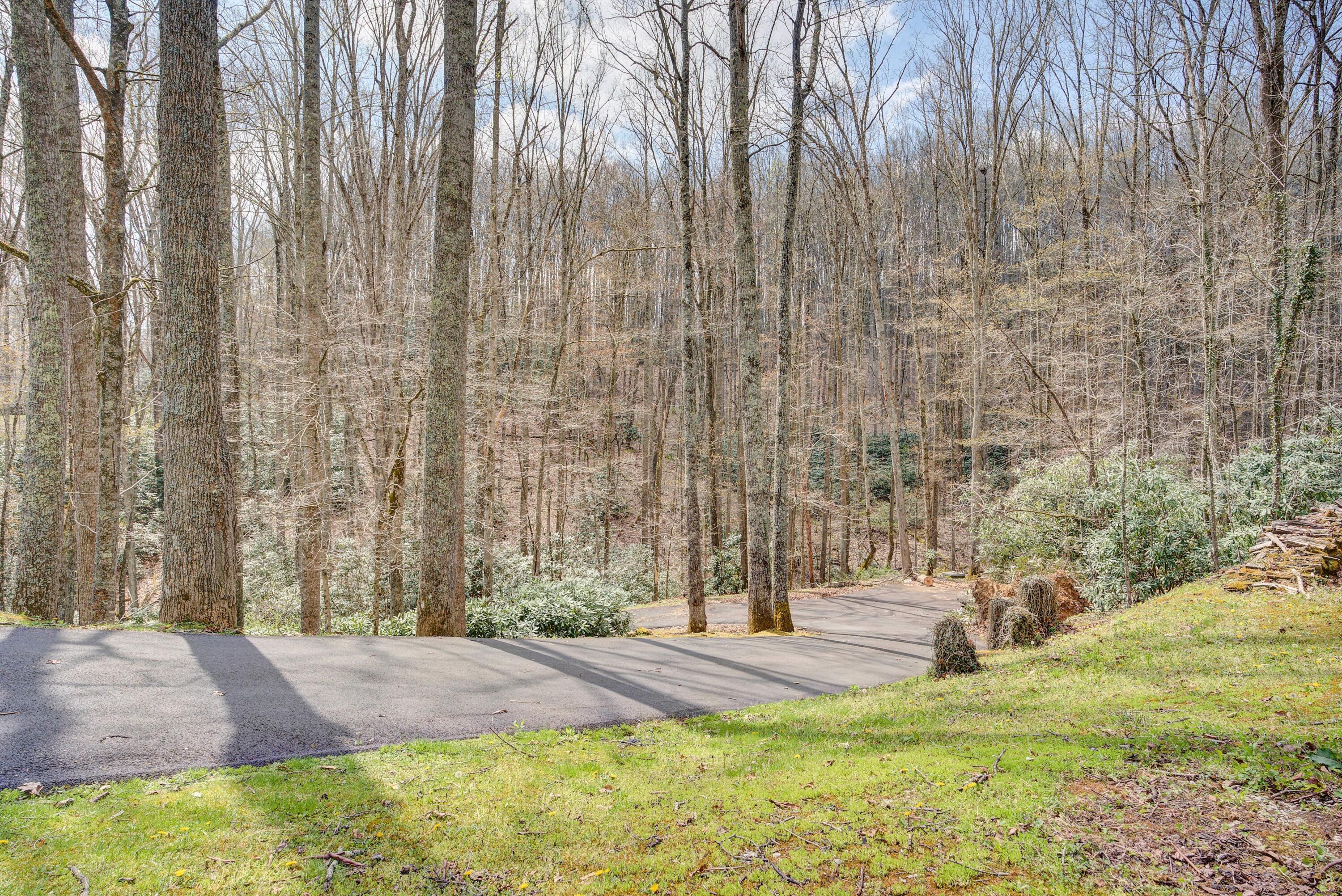 7027 Birchfield Road Wise, VA 24293 - Photo 25 of 61 driveway
