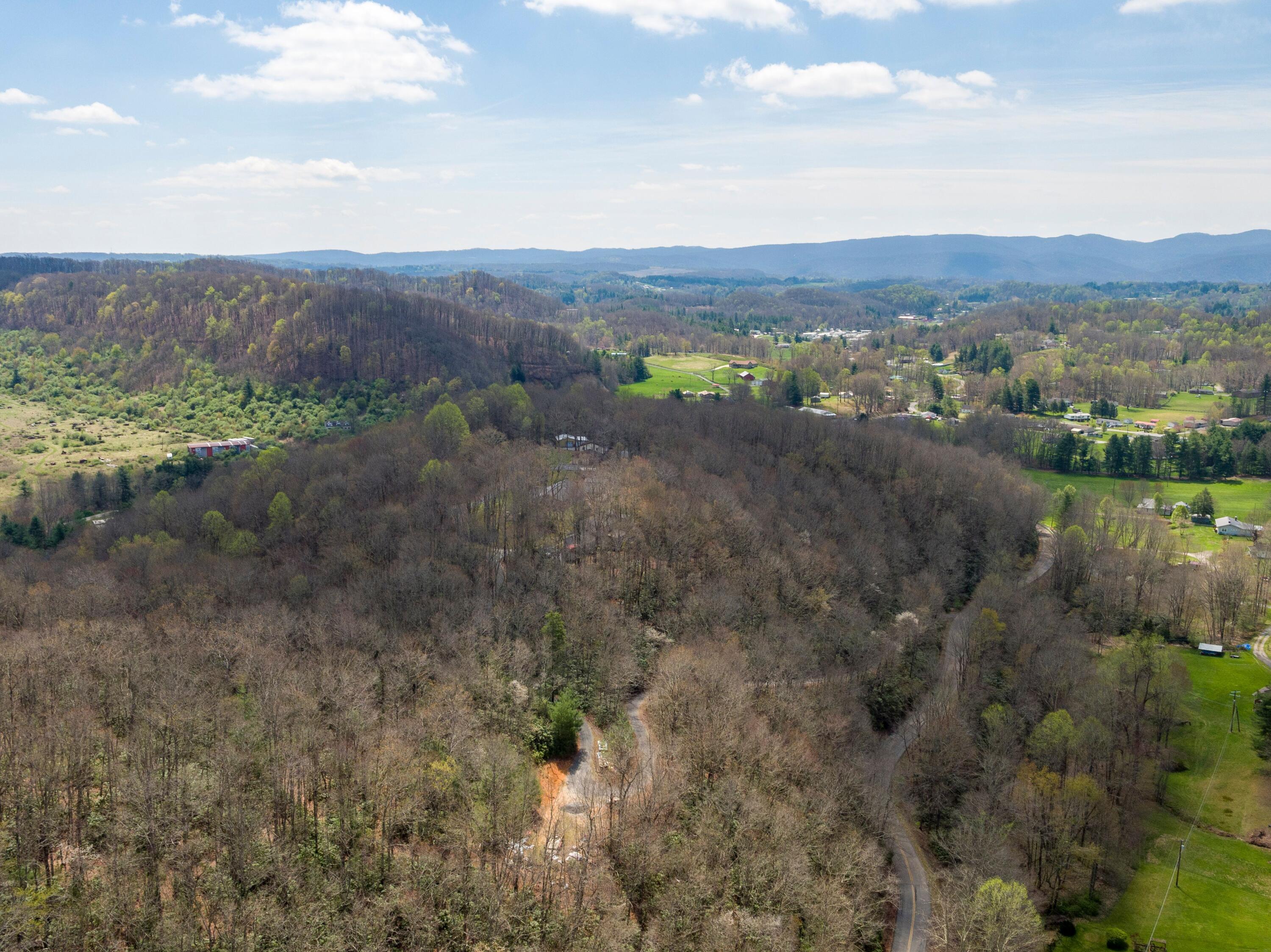 7027 Birchfield Road Wise, VA 24293 - Photo 26 of 61 mountains