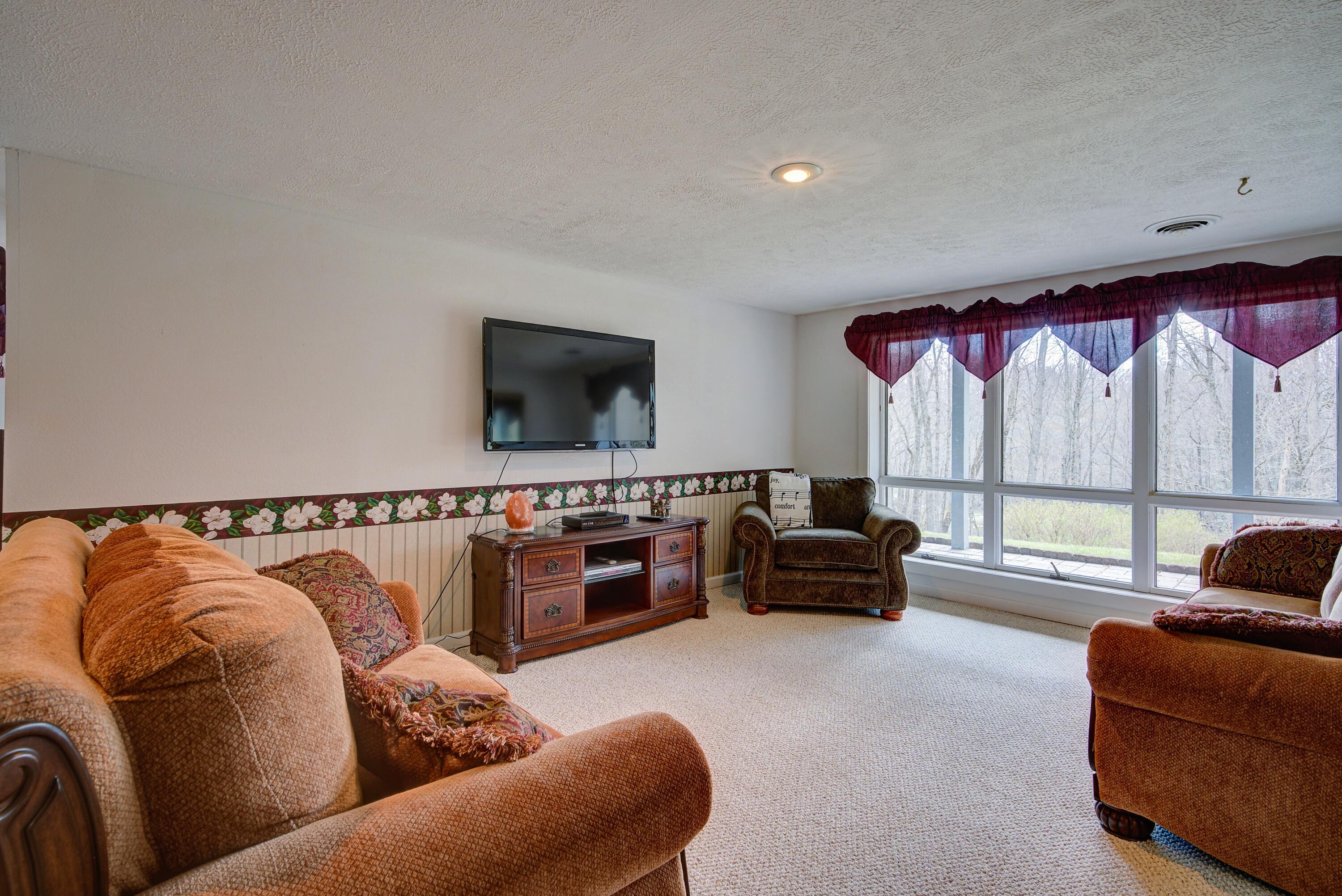 7027 Birchfield Road Wise, VA 24293 - Photo 54 of 61 downstairs LR