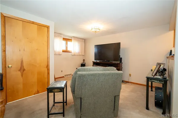 $249,900 | 77 Patricia Drive, West Seneca, NY 14224