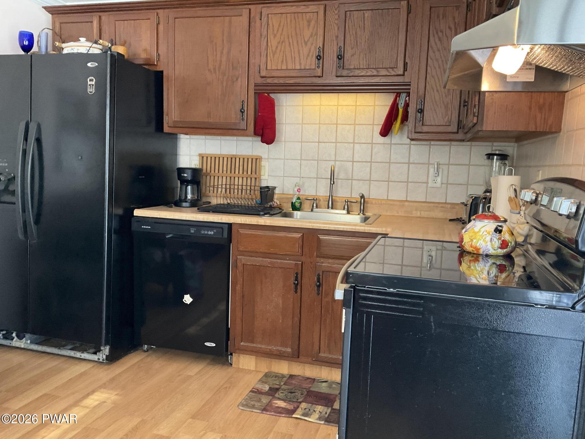 154 Roundhill Road Dingmans Ferry, PA 18328 - Photo 10 of 47