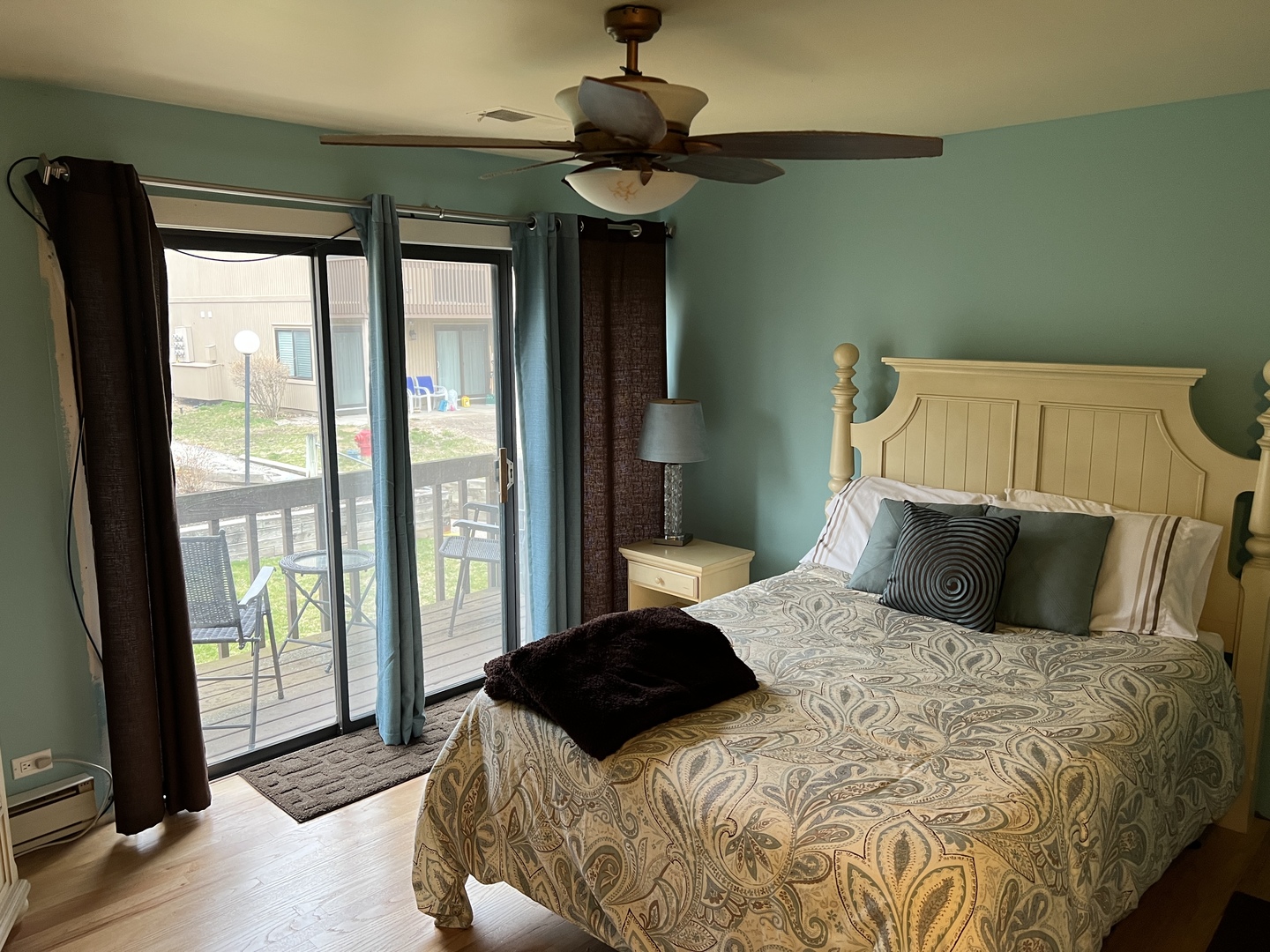 57 Vail Colony, Unit 7 Fox Lake, IL 60020 - Photo 14 of 25 a bedroom with a large bed and a window