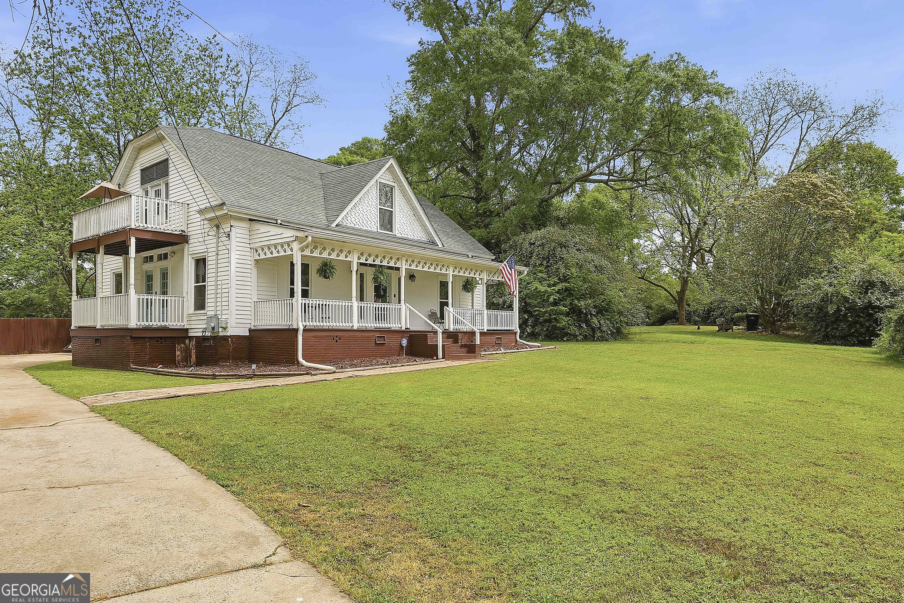 21 Smith Street Grantville, GA 30220 - Photo 6 of 72 a front view of a house with a garden