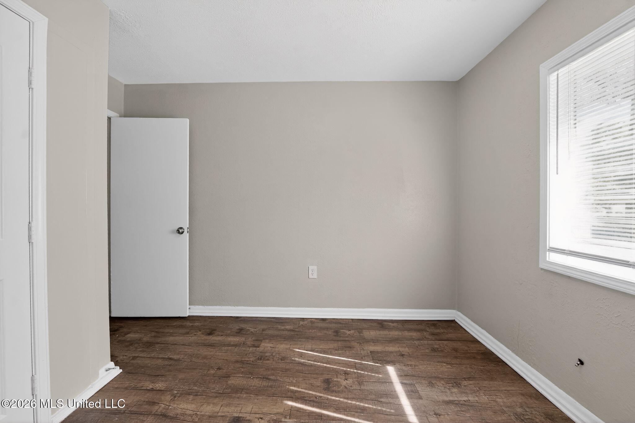 3045 Suncrest Drive Jackson, MS 39212 - Photo 17 of 39 11_3045_Suncrest_Dr_Jackson_MS_39212-Liv