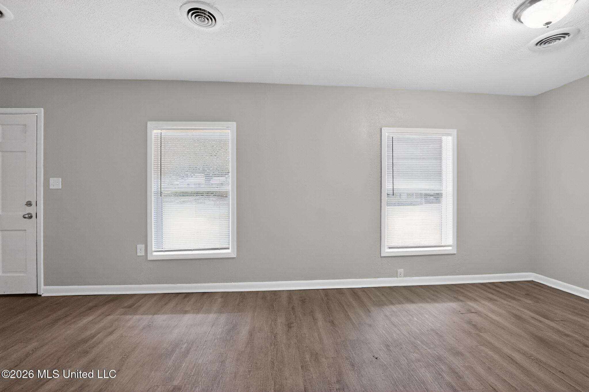3045 Suncrest Drive Jackson, MS 39212 - Photo 26 of 39 21_3045_Suncrest_Dr_Jackson_MS_39212-Liv