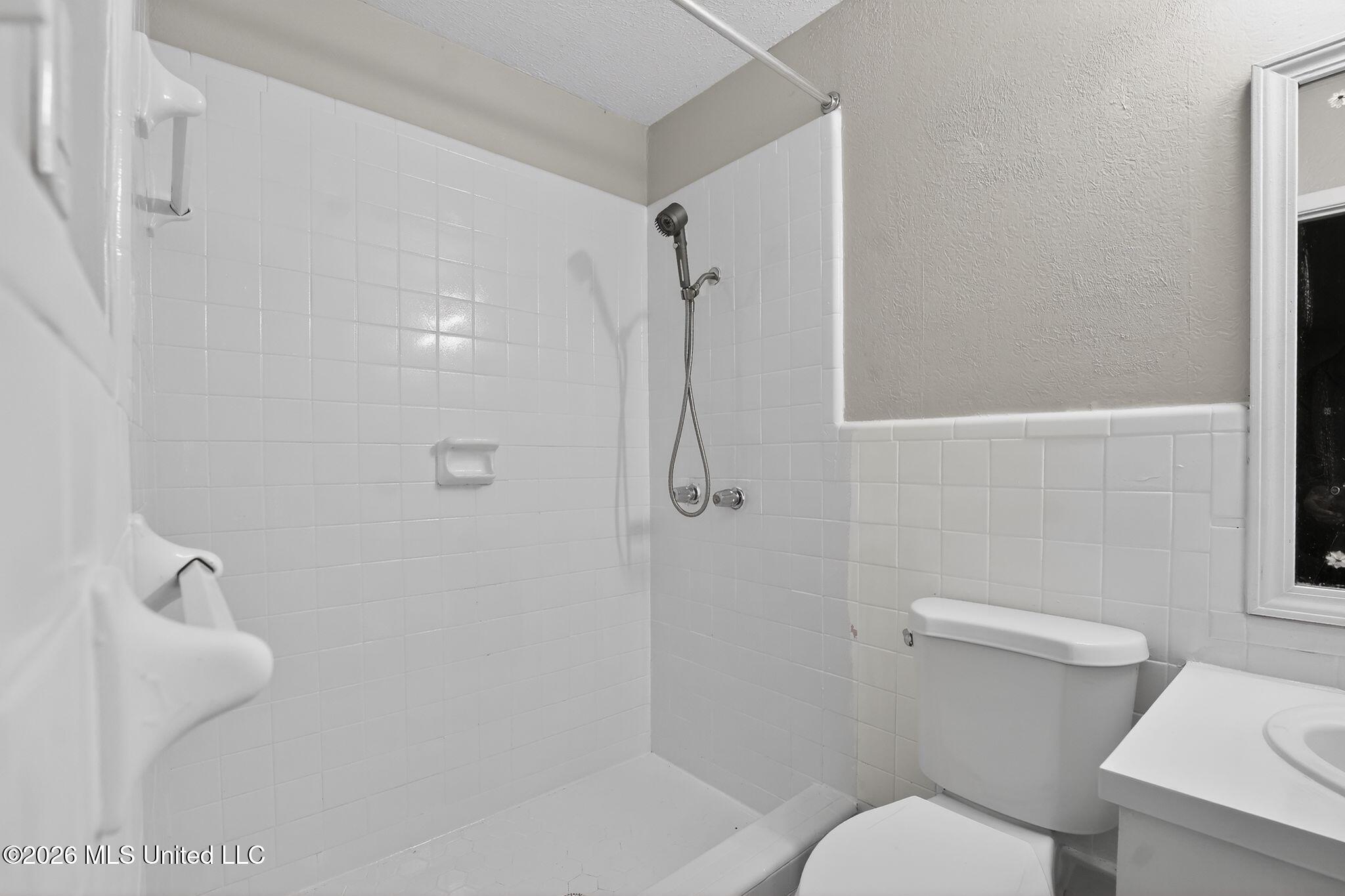 3045 Suncrest Drive Jackson, MS 39212 - Photo 35 of 39 37_3045_Suncrest_Dr_Jackson_MS_39212-Bat