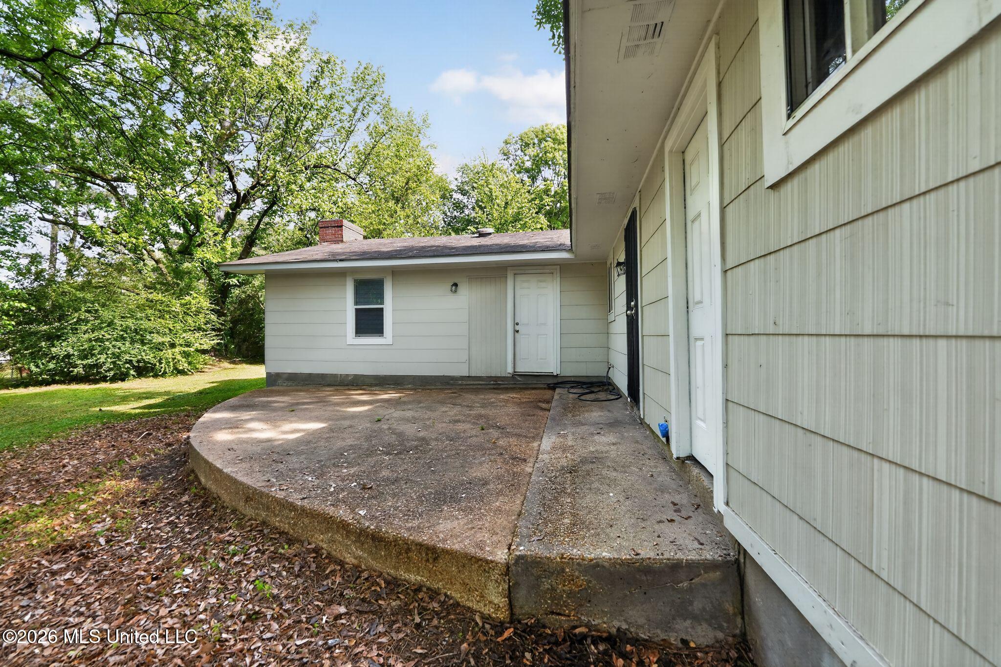3045 Suncrest Drive Jackson, MS 39212 - Photo 37 of 39 05_3045_Suncrest_Dr_Jackson_MS_39212-Ext