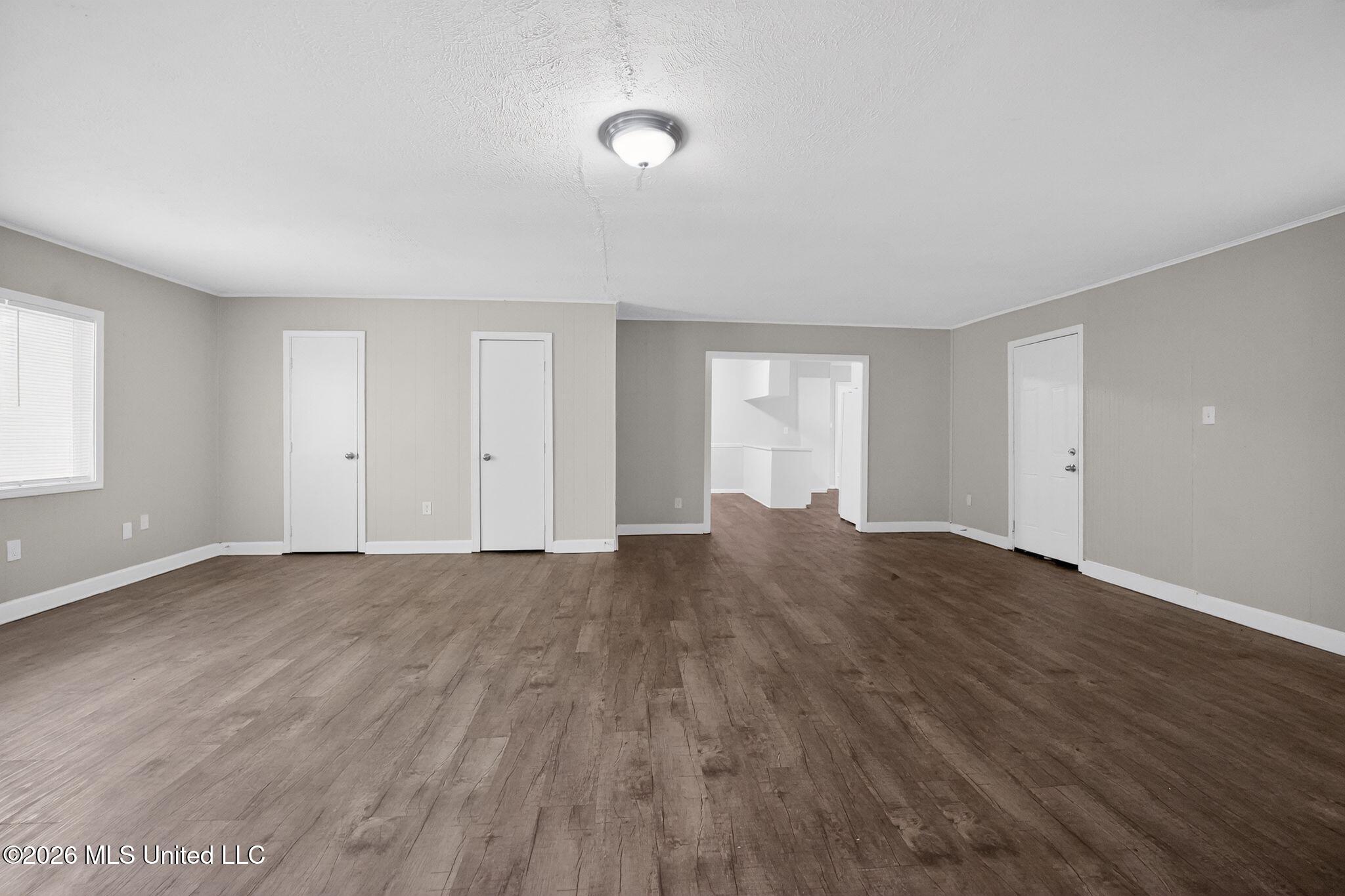 3045 Suncrest Drive Jackson, MS 39212 - Photo 8 of 39 22_3045_Suncrest_Dr_Jackson_MS_39212-Liv