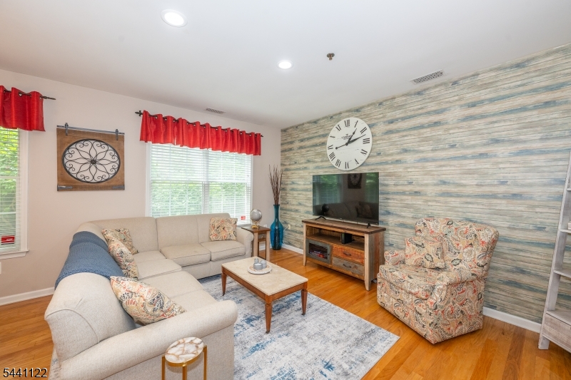 30 Federal Hill Road, Unit 8 Pompton Lakes, NJ 07442 - Photo 13 of 34