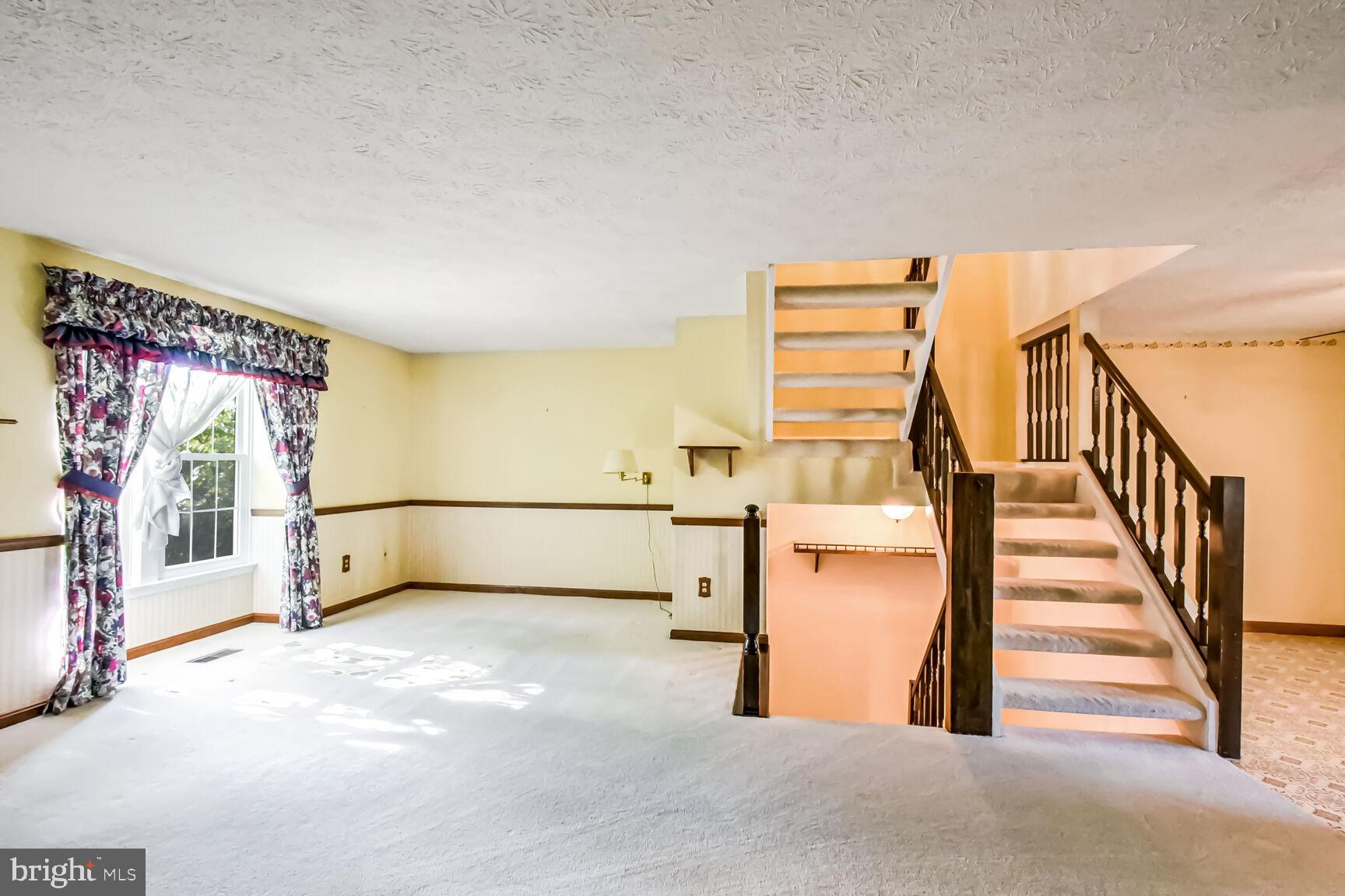 11794 Bayfield Court Reston, VA 20194 - Photo 4 of 19 Living Room