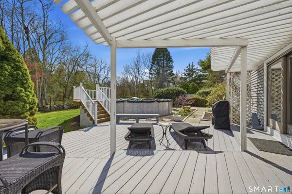 $500,000 | 8 Windward Lane, Ledyard, CT 06339