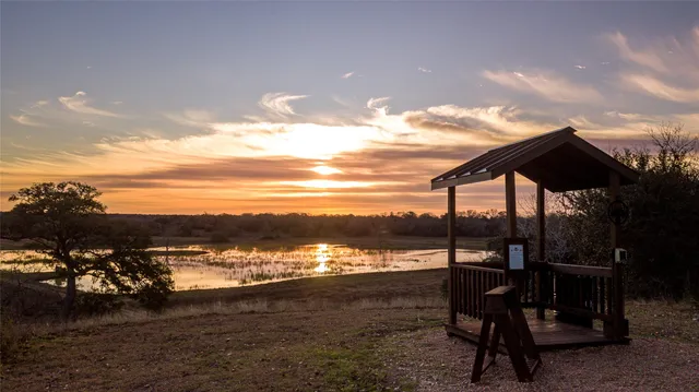 $1,250,000 | 100 Labrador Lane, Columbus, TX 78934