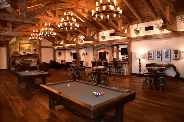 $1,250,000 | 100 Labrador Lane, Columbus, TX 78934