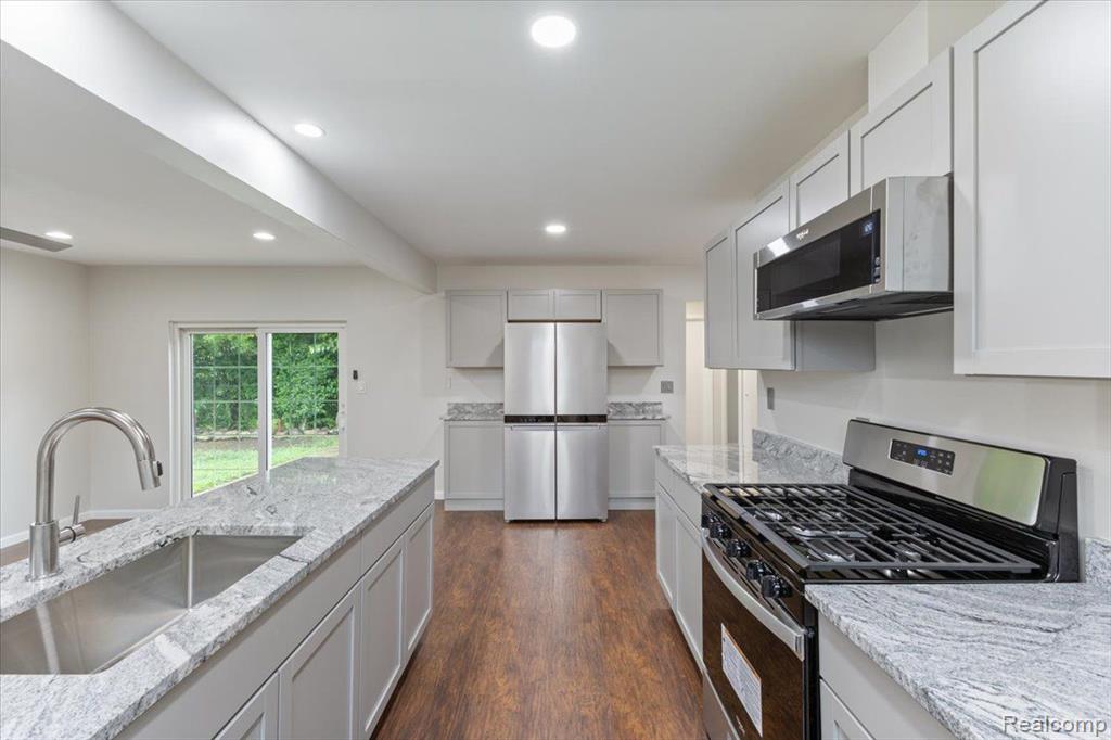 26095 Burg Road Warren, MI 48089 - Photo 8 of 28