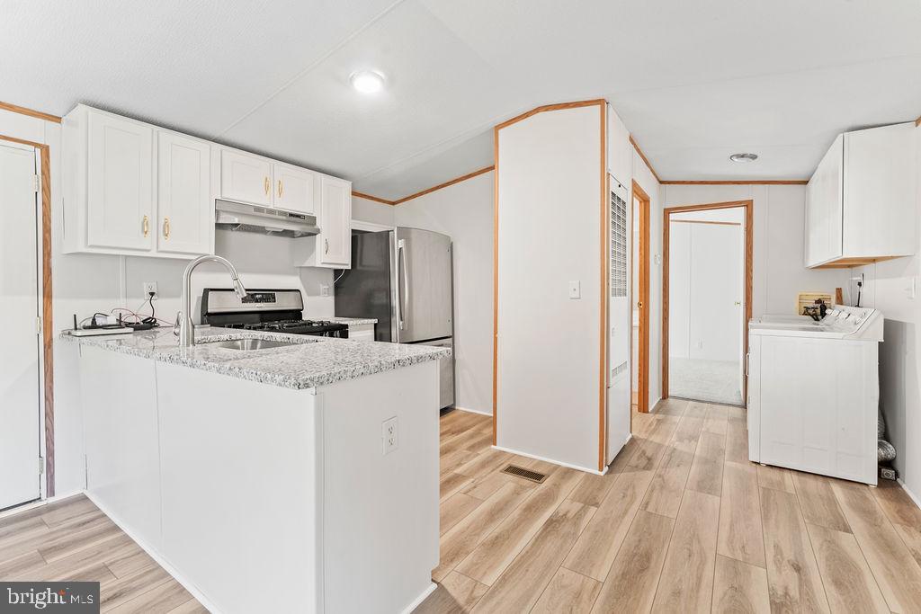 7227 Grand Brooks Road Spotsylvania, VA 22551 - Photo 5 of 47 Modern kitchen with sleek finishes.