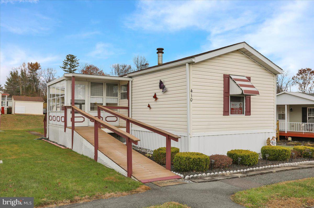 410 Allenbrook Lane Reading, PA 19606 - Photo 2 of 26 Gallery Image 2