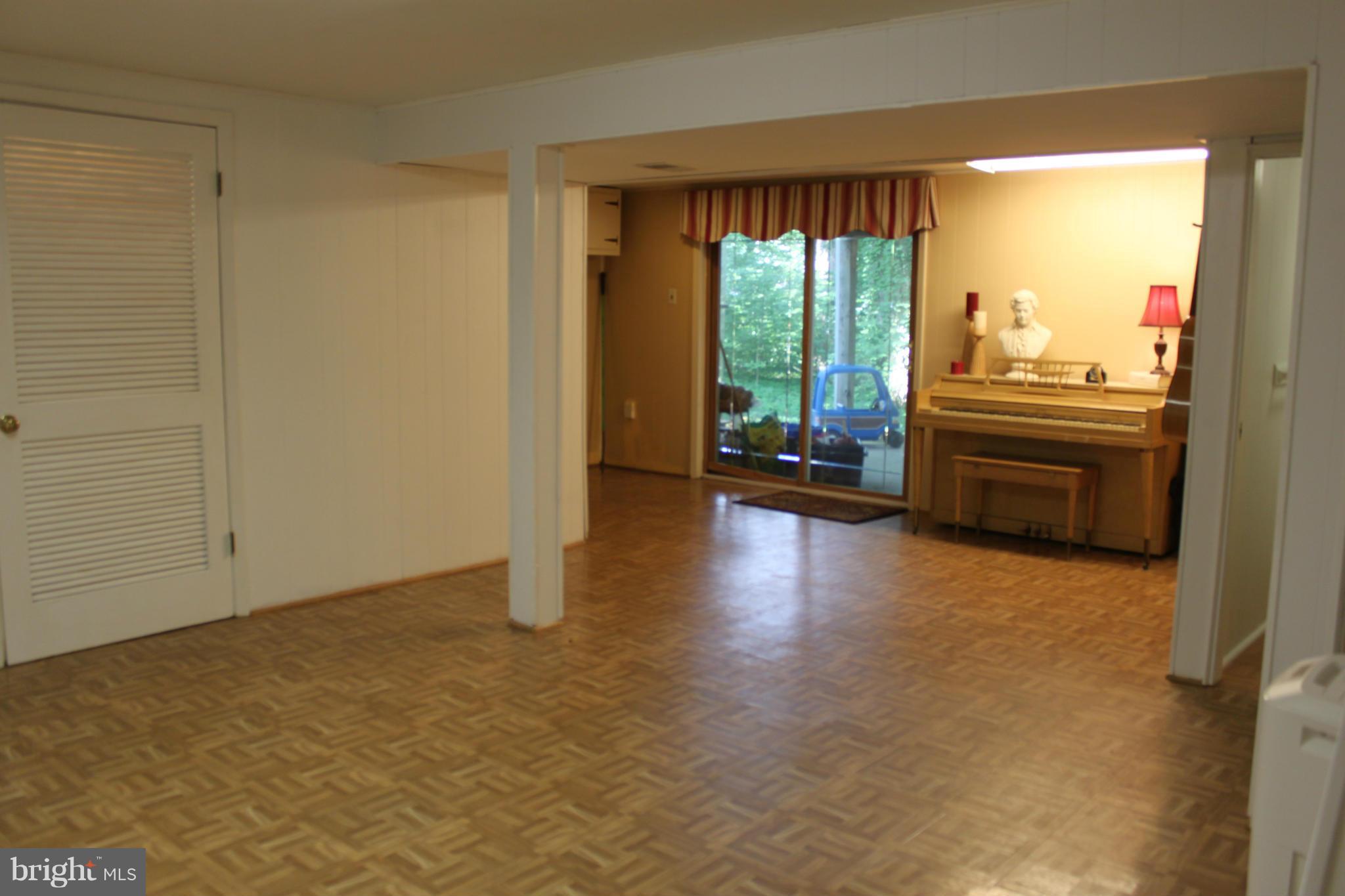 8652 Cromwell Drive Springfield, VA 22151 - Photo 22 of 26 Family Room