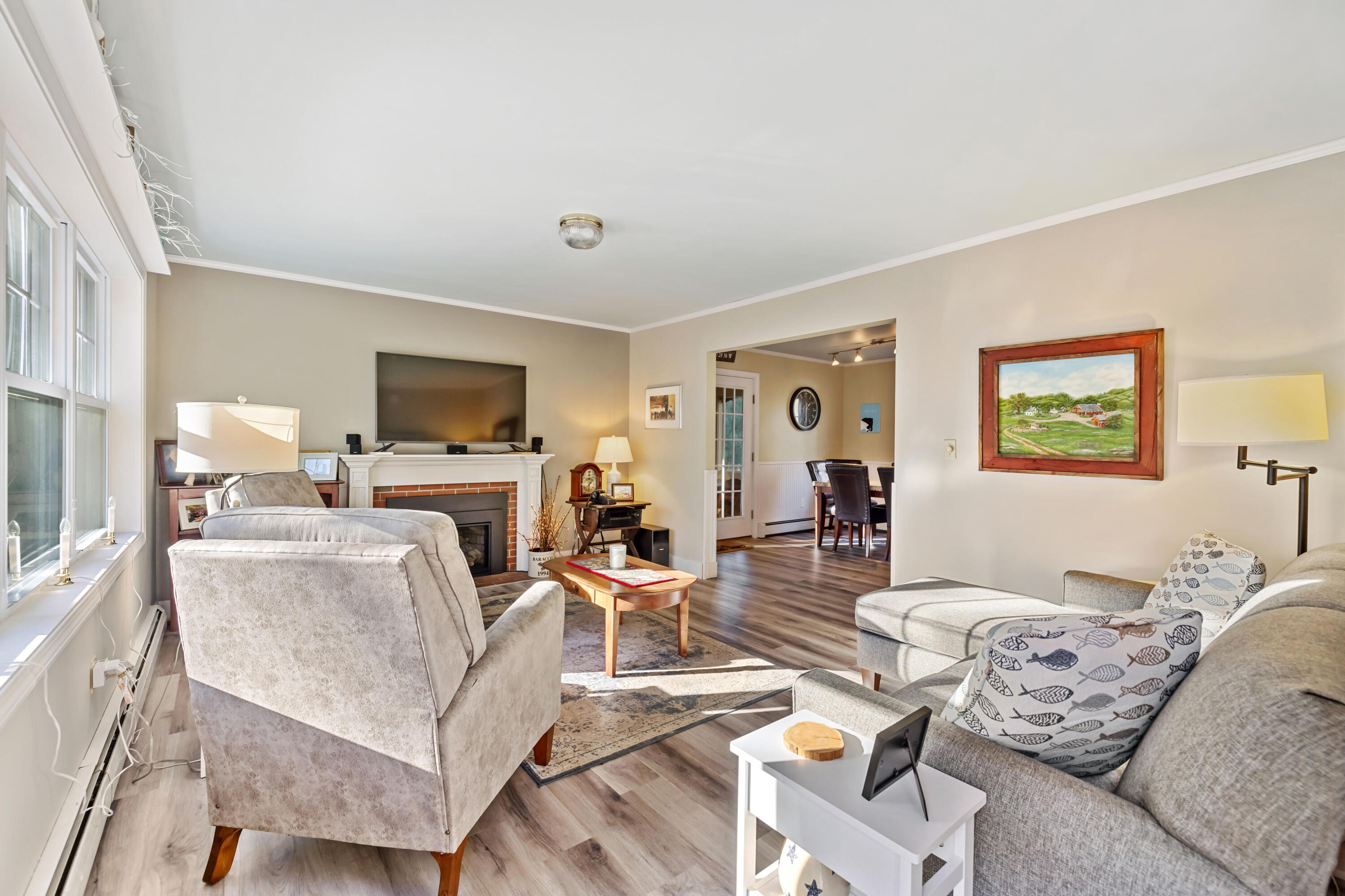 24 R Old Cape Road Kennebunkport, ME 04046 - Photo 23 of 39 Living room