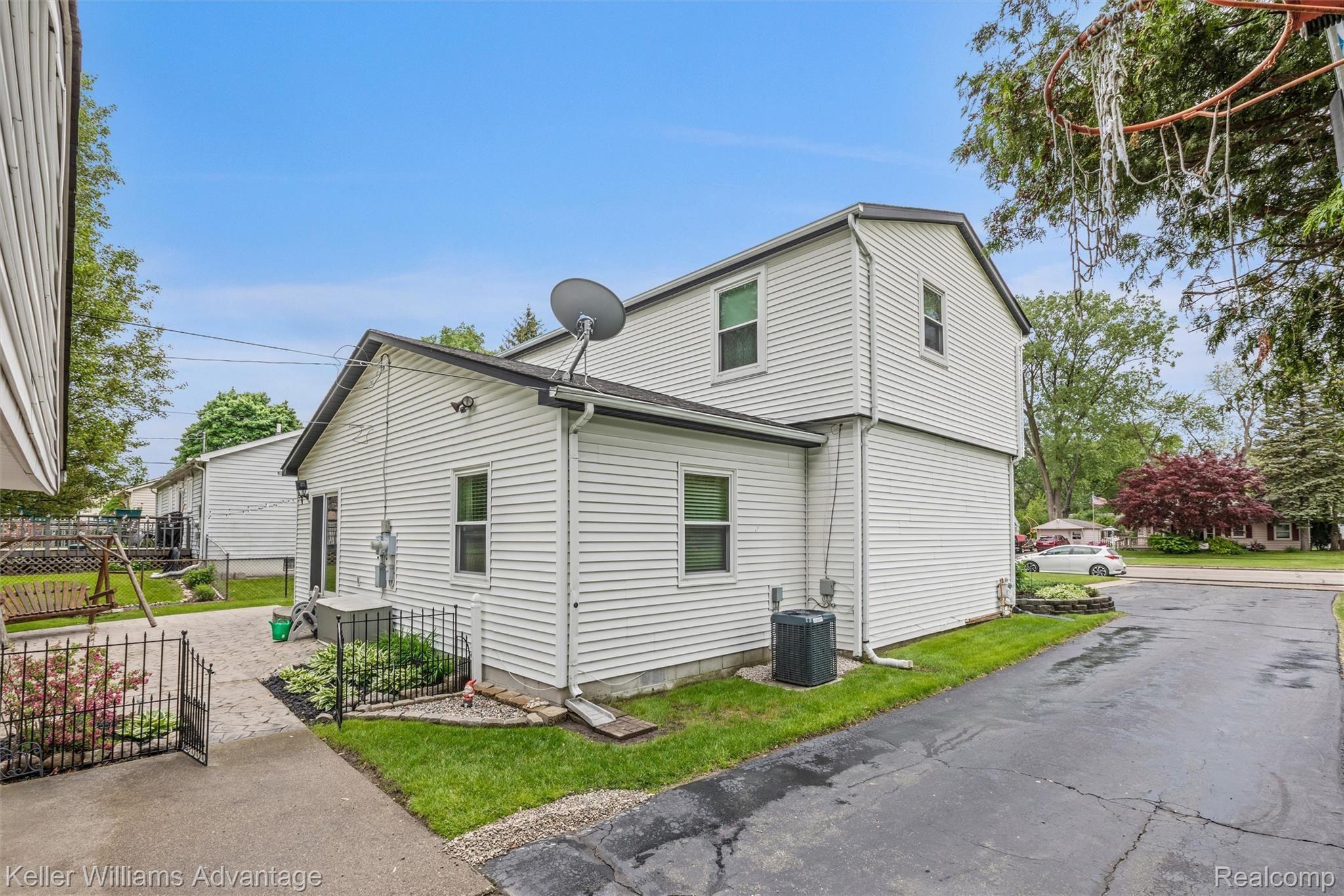 15084 Merriman Road Livonia, MI 48154 - Photo 32 of 37 36-15084 Merriman Rd, Livonia, MI, 481540006.jpg