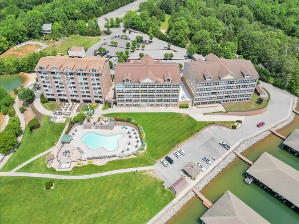 $425,000 | 1273 Graves Harbor Trail, Unit 312, Huddleston, VA 24104