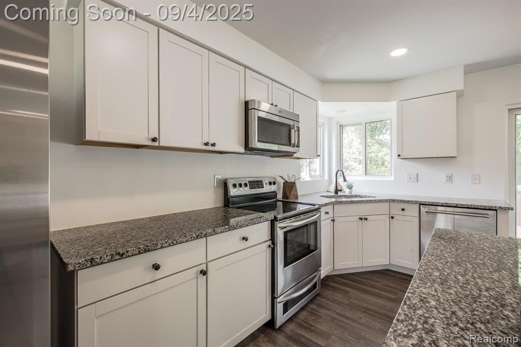 2595 Elmcrest Road Sterling Heights, MI 48310 - Photo 16 of 37
