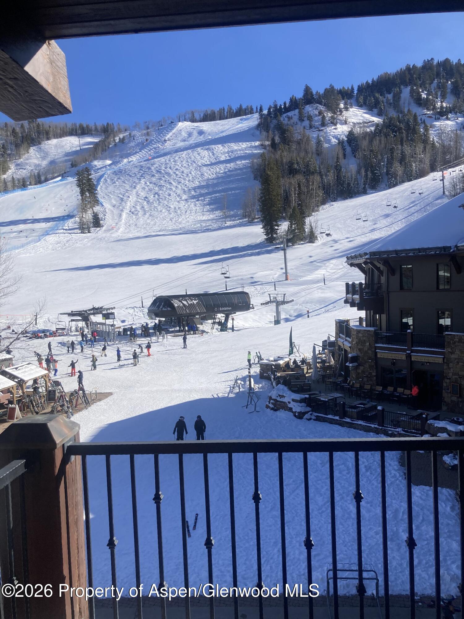 39 Boomerang Road, Unit 83106 Aspen, CO 81611 - Photo 14 of 22 8310 Living room view slopes