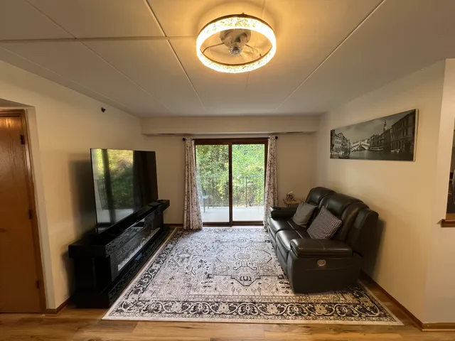 $229,000 | 10278 SW Highway, Unit 2C, Chicago Ridge, IL 60415