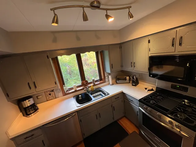 $229,000 | 10278 SW Highway, Unit 2C, Chicago Ridge, IL 60415