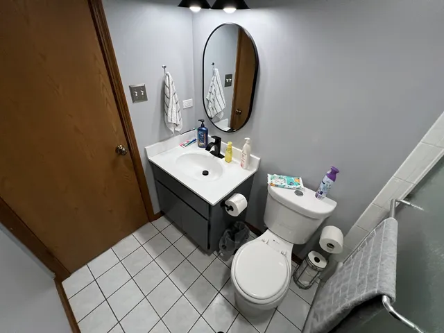 $229,000 | 10278 SW Highway, Unit 2C, Chicago Ridge, IL 60415