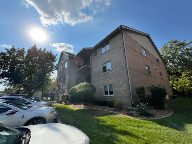 $229,000 | 10278 SW Highway, Unit 2C, Chicago Ridge, IL 60415