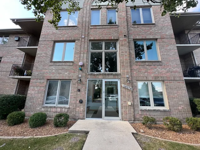 $229,000 | 10278 SW Highway, Unit 2C, Chicago Ridge, IL 60415