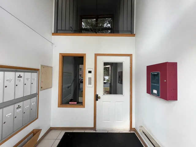 $229,000 | 10278 SW Highway, Unit 2C, Chicago Ridge, IL 60415