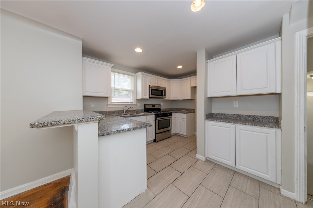 1604 Holmden Road Cleveland, OH 44121 - Photo 8 of 30 Gallery Image 8