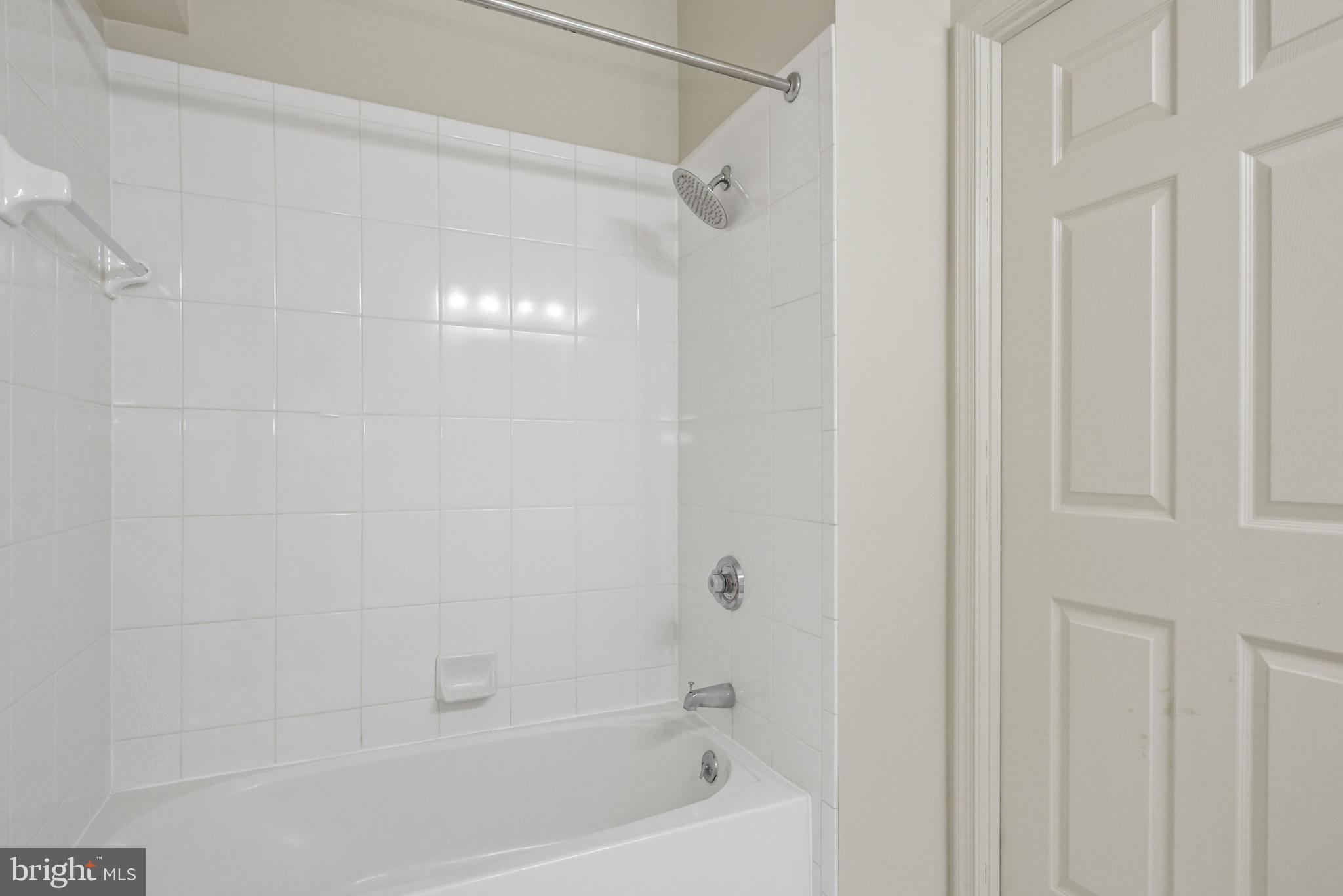2726 Gallows Road, Unit 102 Vienna, VA 22180 - Photo 13 of 20 Bathroom
