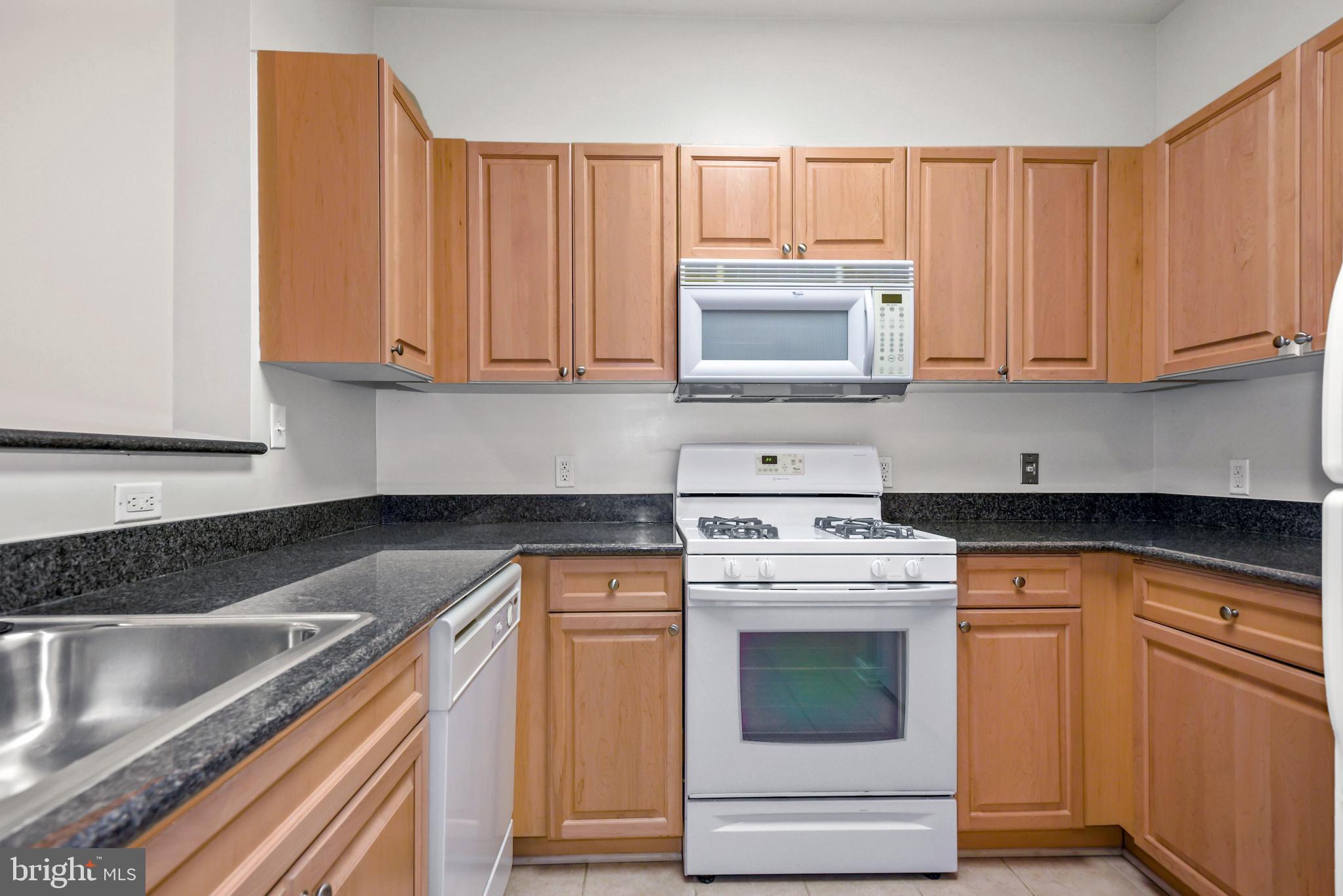 2726 Gallows Road, Unit 102 Vienna, VA 22180 - Photo 6 of 20 Kitchen