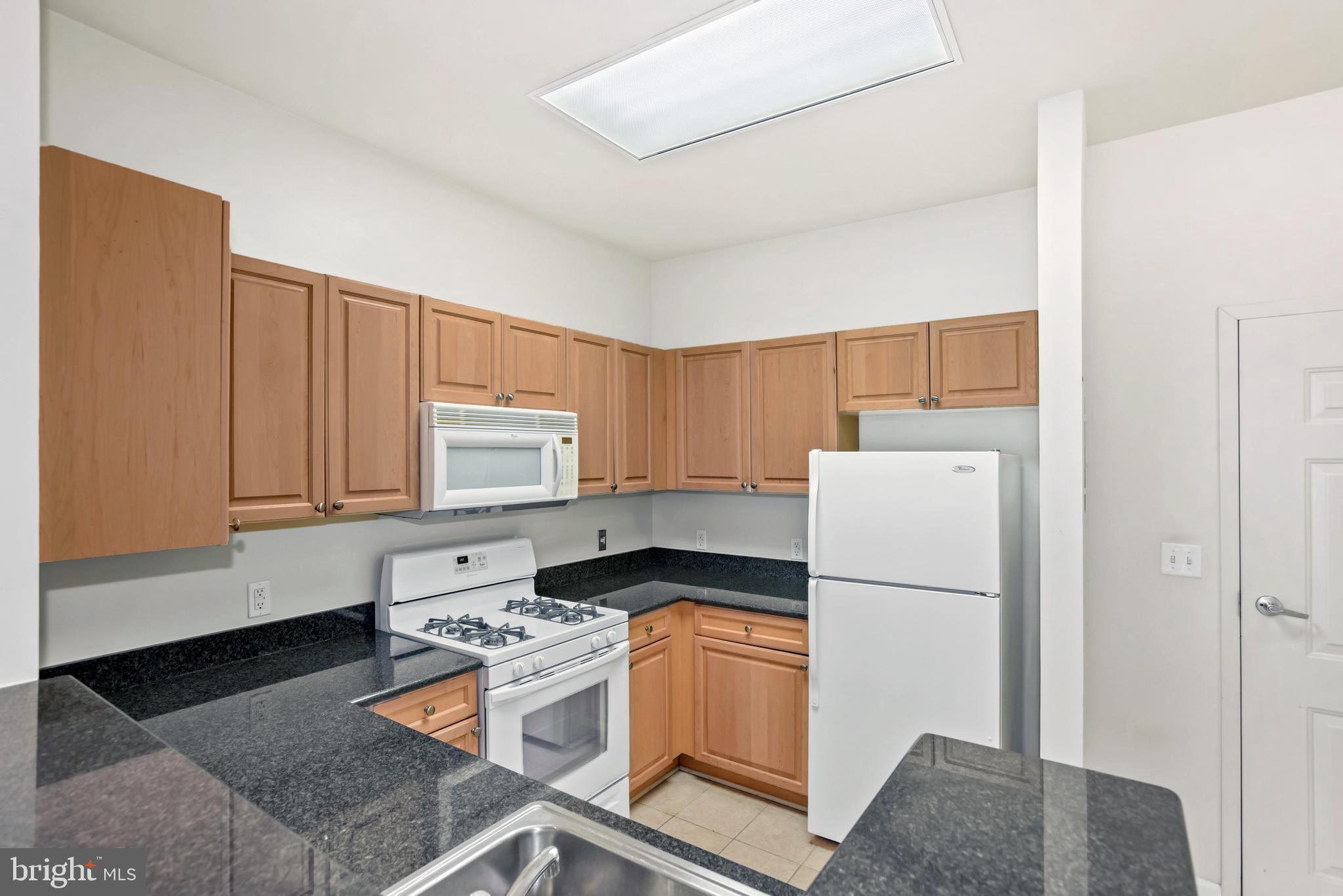 2726 Gallows Road, Unit 102 Vienna, VA 22180 - Photo 7 of 20 Kitchen