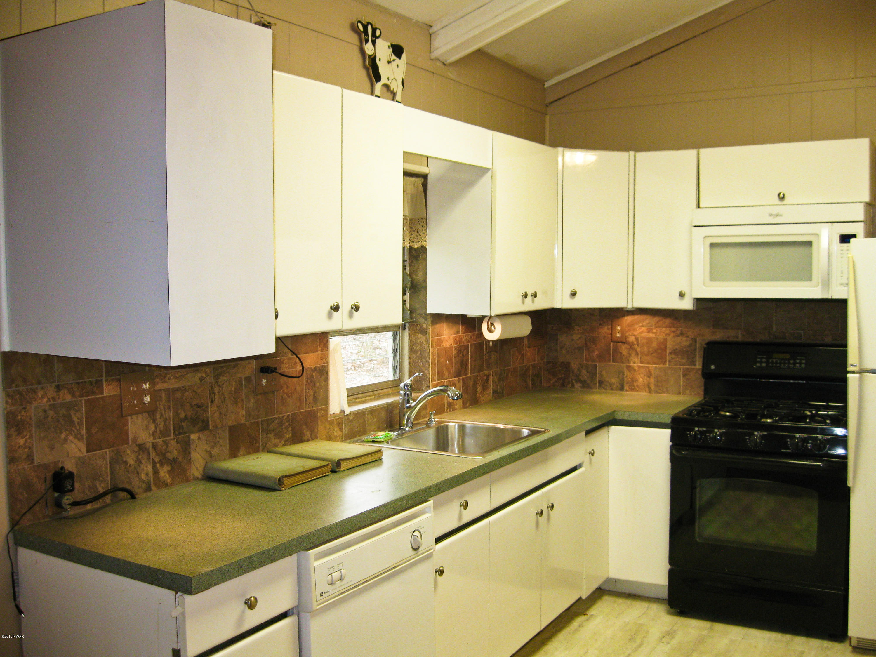 119 Ritz Drive Dingmans Ferry, PA 18328 - Photo 9 of 22 Kitchen