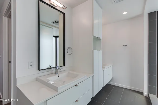 $625,000 | 200 West Portland Street, Unit 511, Phoenix, AZ 85003