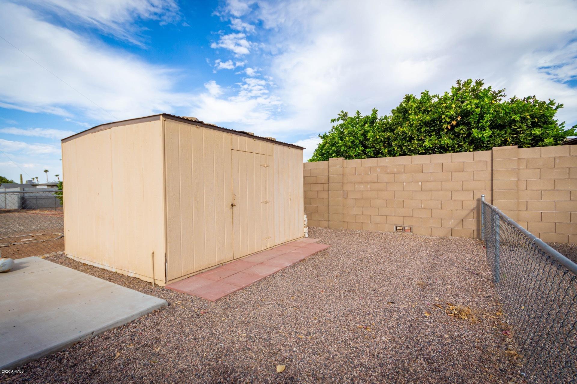 5704 East Decatur Street Mesa, AZ 85205 - Photo 38 of 40 a backyard of a house