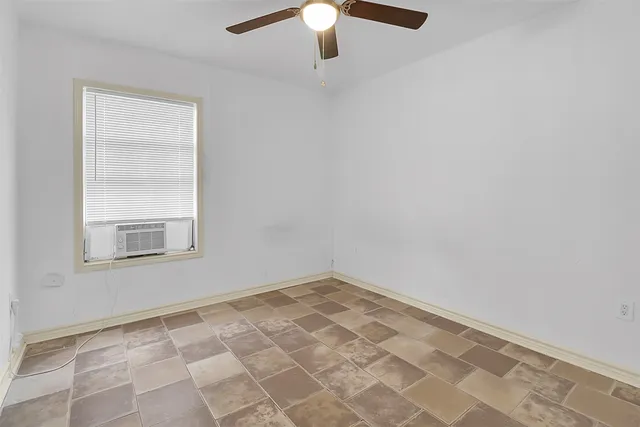 $1,500 | 727 South Iowa Street, La Porte, TX 77571