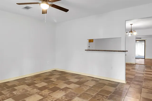 $1,500 | 727 South Iowa Street, La Porte, TX 77571