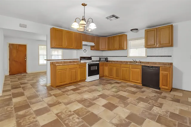 $1,500 | 727 South Iowa Street, La Porte, TX 77571