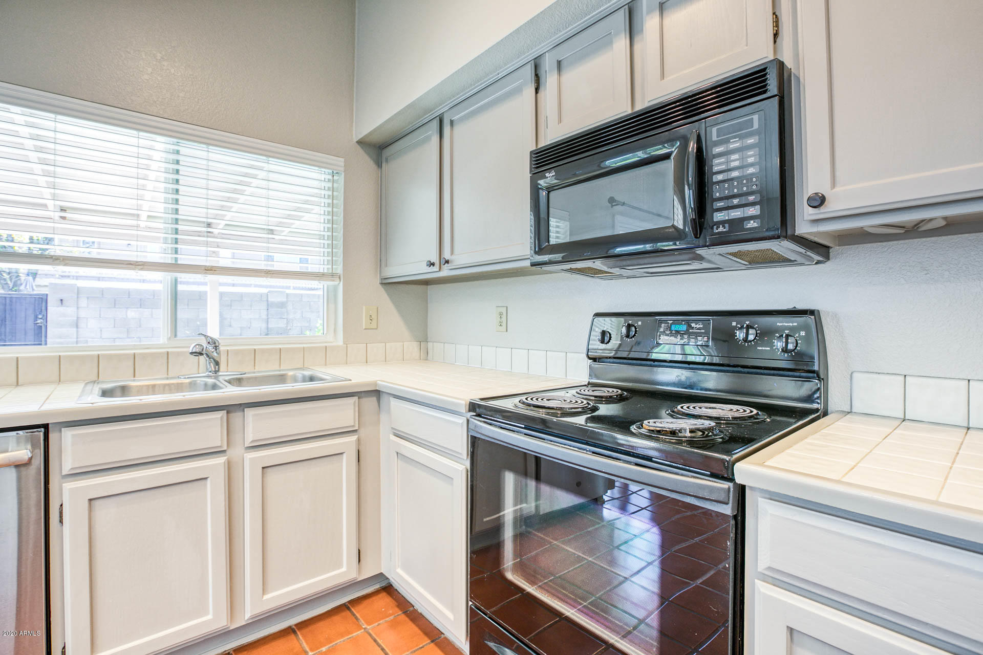 4639 East Piedmont Road Phoenix, AZ 85044 - Photo 8 of 27 3A9A0213