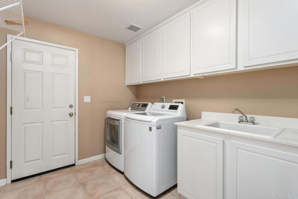 1071 Greenway Road Oceanside, CA 92057 - Photo 16 of 43