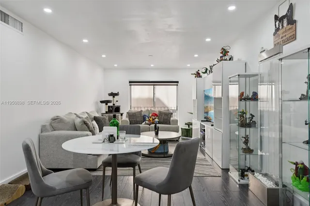 $250,000 | 1630 West 46th Street, Unit 208F, Hialeah, FL 33012