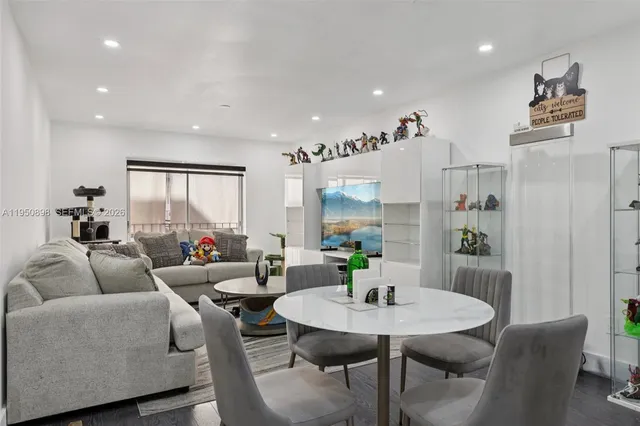 $250,000 | 1630 West 46th Street, Unit 208F, Hialeah, FL 33012