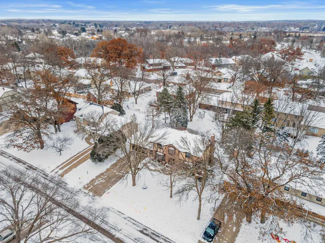 $635,000 | 5816 Oxford Street North, Shoreview, MN 55126